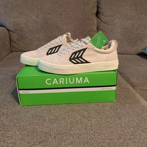 Cariuma size men’s 8. Brand new, never worn, in the box